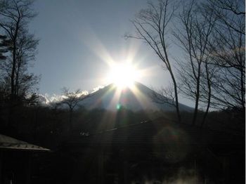 山中湖　紅富士の湯　露天風呂から見るダイヤモンド富士.jpg